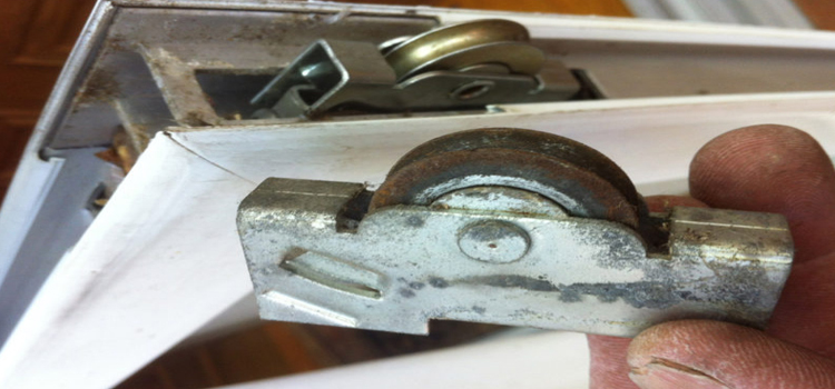 screen door roller repair in Largo